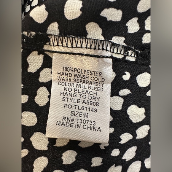 Umgee Women's Dalmation Print Balloon Ruffle Sleeve Tunic top - Picture 7 of 7